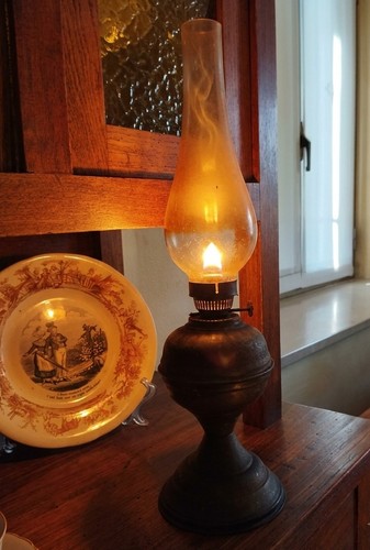 Antica lampada ottone con