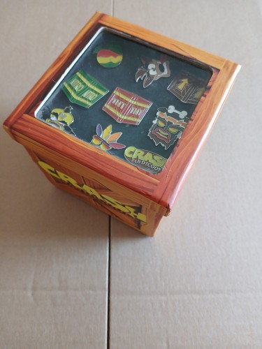 Crash bandicoot premium pin - crash,