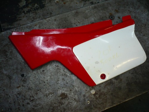 Flanc dessous selle honda - de,