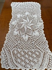 CENTRINO VINTAGE FATTO AMANO AI FERRI  BIANCO  RETTANGOLARE cm. 45 x 90 ca  