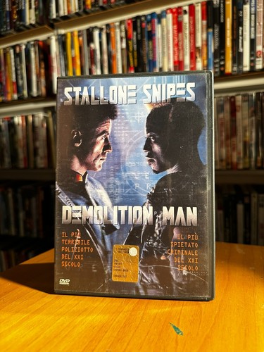Demolition man con wesley - demolition,