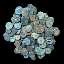 Un'antica moneta romana, mai