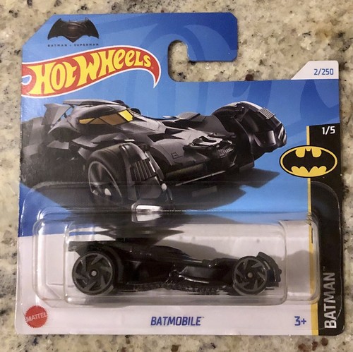 Hot wheels batmobile batman - hot, vs