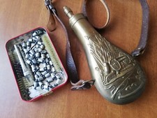 VINTAGE RARO ITALIA OTTONE PISTOLA POLVERE FIASCHETTA US GUERRA CIVILE CANNONE, MOSCHETTI E BANDIERA