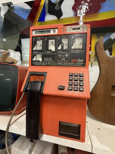 Telefono pubblico gettoni - telefono,