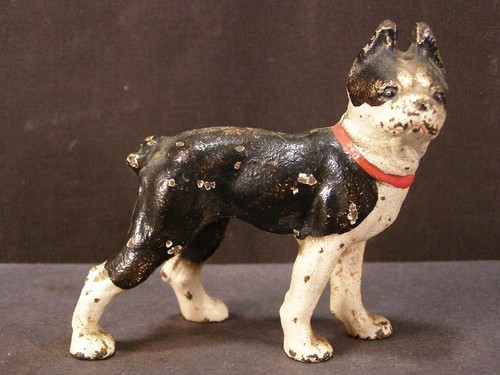 Antica statua cane cucciolo
