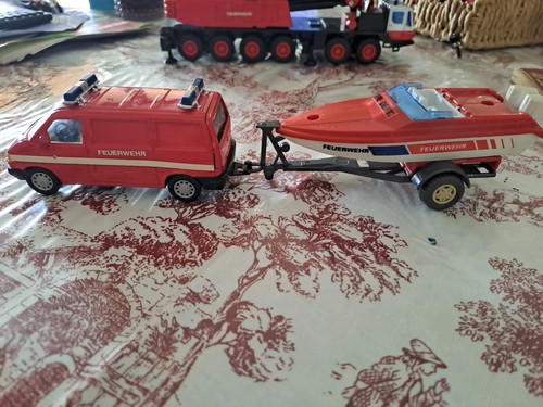 Furgone con motoscafo dei - con,