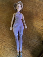 BARBIE LOOK BAMBOLA 2024 CAPELLI CORTI AUBURN #22 ROSA PAILLETTES TUTA PETITE