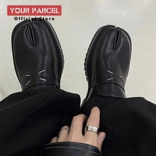 Scarpe mocassini punta divisa