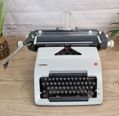 Olympia sg3 manual typewriter - olympia,