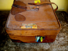 ANTICA VALIGIA IN CUOIO. CON ADESIVI D'EPOCA