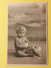 Bimbo piccolo in posa - Foto Eusebi - Fano.