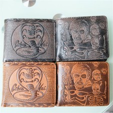 Portafoglio corto Cobra Kai in pelle goffrata con tasca portamonete porta carte d'identità