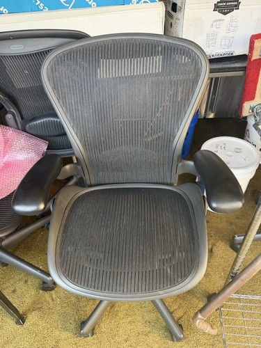 Herman miller aeron - black, size