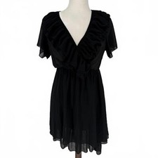 Elegante abito nero con volant