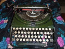 MACCHINA DA SCRIVERE   OLIVETTI   ICO    VERDE  FUNZIONA