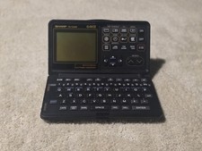 ? Sharp ZQ-5300M Multilingual Electronic Organizer (64KB) – Vintage anni ’90...