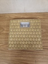 Vintage Counselor acciaio giallo con dettagli intrecciati scala bagno quadrante USA nonna