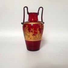Vaso con manico rosso rubino