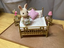 Set letto e tavolini laterali in ottone Sylvanian Families