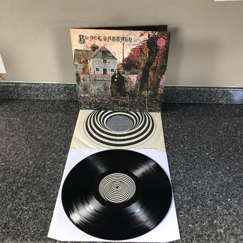 Vinyl black sabbath self - black,