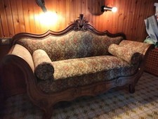 Divano Luigi Filippo a barca antico intagliato in noce fine '800