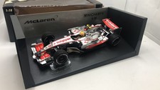  MIN530071802 Minichamps Vodafone McLaren Mercedes MP 4-22 L. Hamilton Show