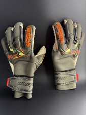 Szczesny Poland Vs Argentina match worn gloves vs Leo Messi photo prove