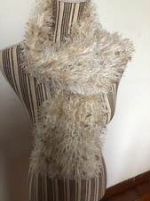 Sciarpa fatta a mano con filato peluche colore beige