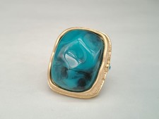 anello donna grande pietra
