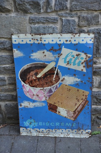 Vecchia insegna - , in