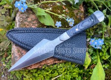 Strega mistica Athame con manico in legno di cuore nero sacro rituale direzione energia