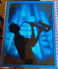 Poster fotografico uomo suonatore blu con cornice Ikea Nyttja 50 x 70 cm