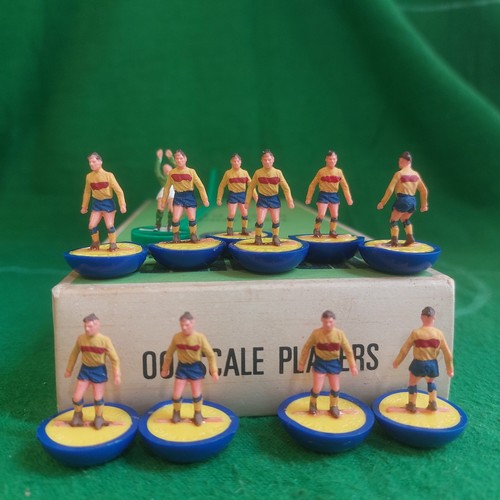 Mint subbuteo team 60 fc - team,