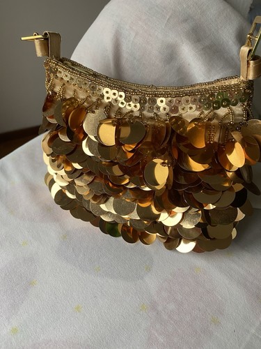Pochette sera decorata con - da,