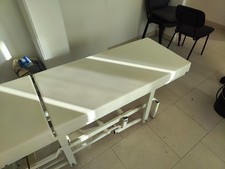 lettino per visite e massaggi.