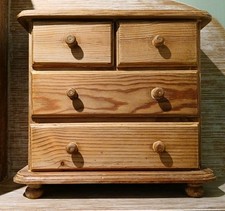 Cassettiera in miniatura stile