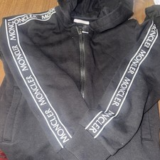 Felpa Moncler nera con toppa
