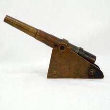 Antico cannone da saluto in