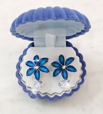 Orecchini Fiore Blu a Bottone con Cristalli da Donna in Scatolina 