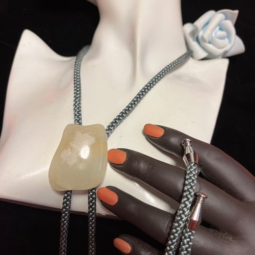 Collana vintage con cravatta