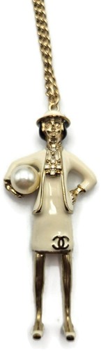 Collana con ciondolo statuina