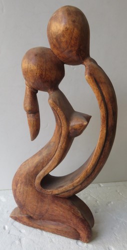 04e una statua legno - una,