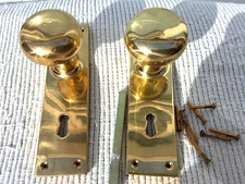 COPPIA POMELLI PORTA ROTONDI MANIGLIE SERRATURA A LEVA su PIASTRE POSTERIORI LUNGHE