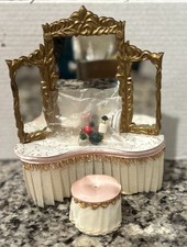 Tavolo e sgabello vintage