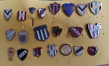 ARGENTINA lotto 21 distintivi collezione spillini calcio badges football