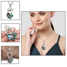 Collana con pietre preziose in