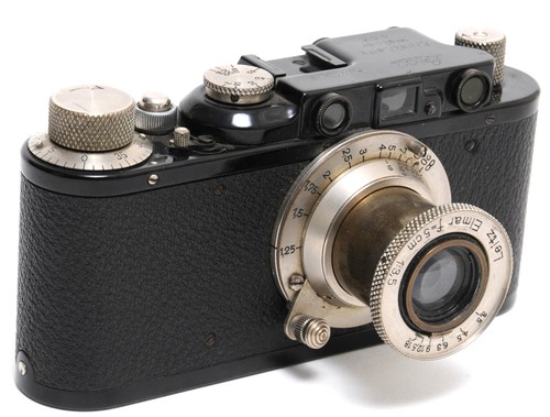 Leica nera con obiettivo - leica,