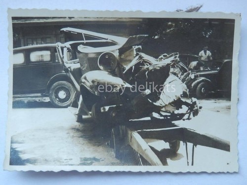 Trieste auto 1930 distrutta - auto,