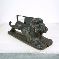 leone ferma porta in ghisa